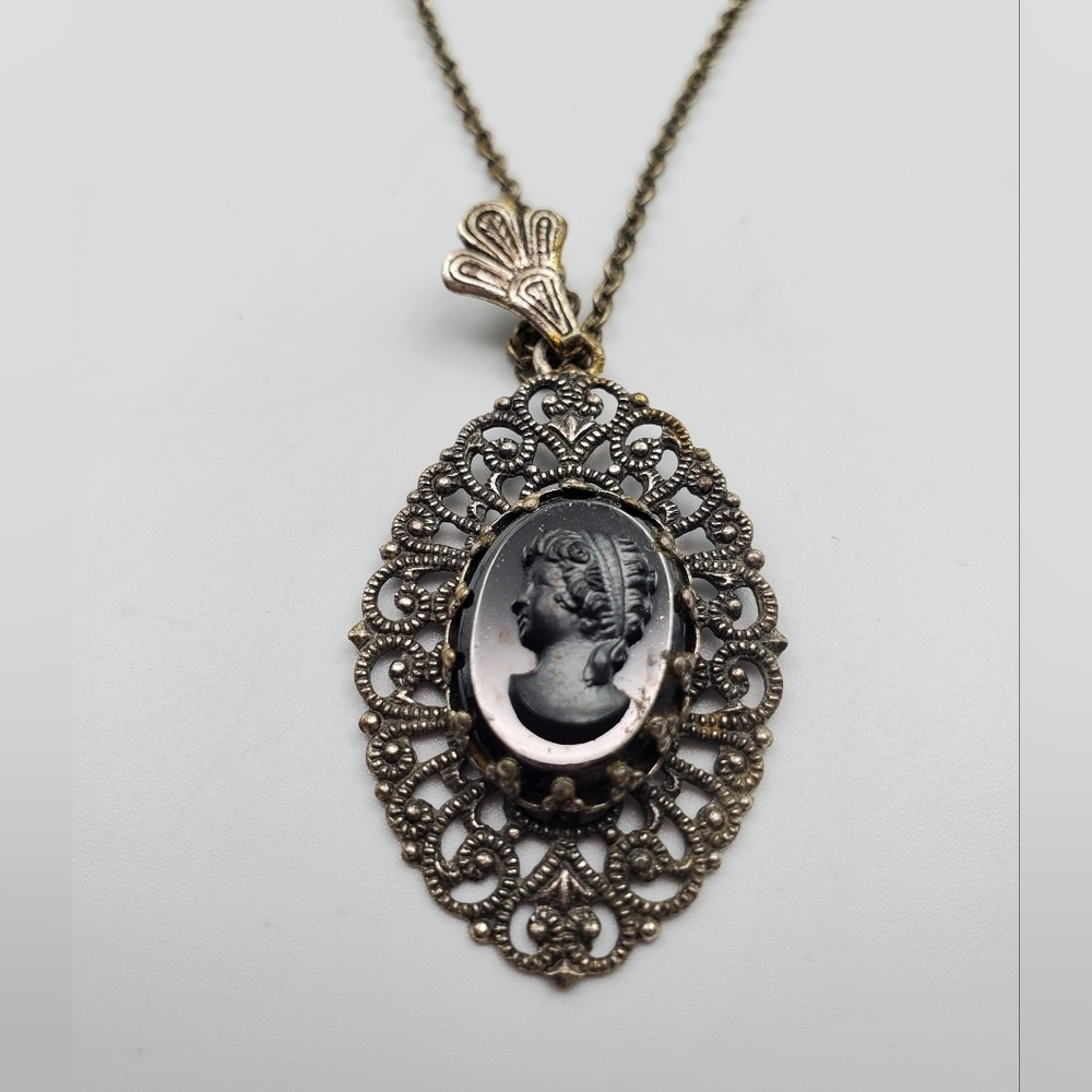 Intaglio mourning cameo Victorian necklace N1219‎